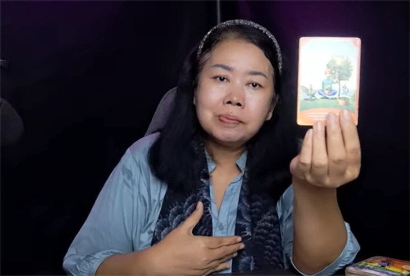 Jeng Nimas, Praktisi Spiritual, mengingatkan Menkeu Purbaya untuk berhati-hati karena ada yang tidak suka padanya, orang yang dikenalnya [Foto: tangkap layar YouTube Jeng Nmas]